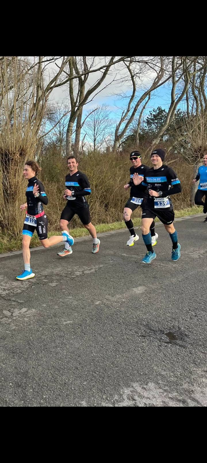 Midlon lopers samen onderweg